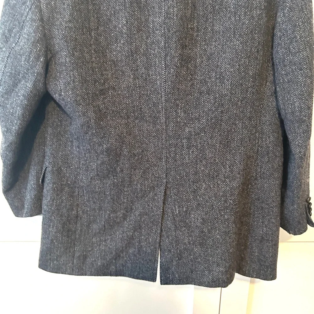 JoS. A. Bank Men's Grey‎ and Black Harris Tweed Wool Sport Coat in Size 42 L